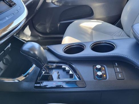 Used 2013 Toyota Avalon Limited w/ Technology Pkg image 20