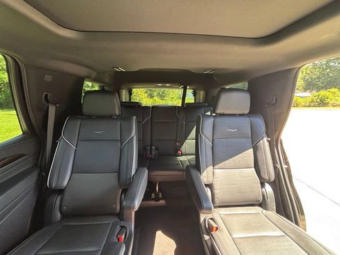 Used 2023 Cadillac Escalade Premium Luxury AWD/4WD image 16