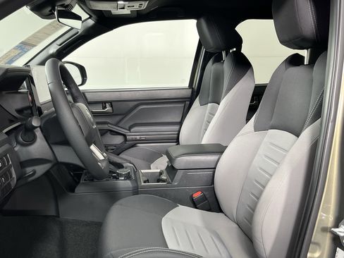 Used 2025 Toyota Tacoma TRD Sport image 8