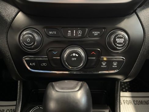 Used 2022 Jeep Cherokee Latitude image 20