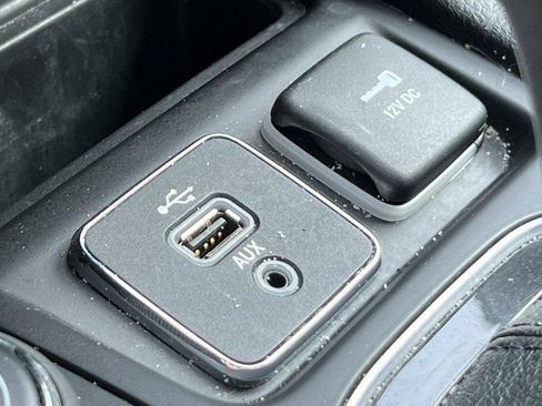 Used 2019 Jeep Cherokee Limited w/ Trailer Tow Group AWD/4WD image 25