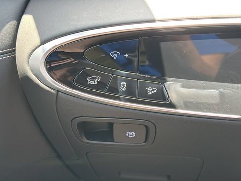 Certified 2026 Genesis GV70 2.5T AWD/4WD image 33