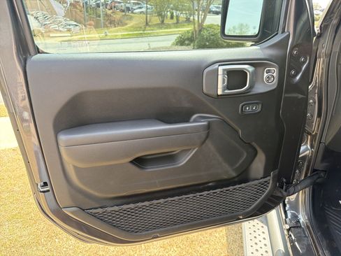 Used 2024 Jeep Wrangler Sport S image 10