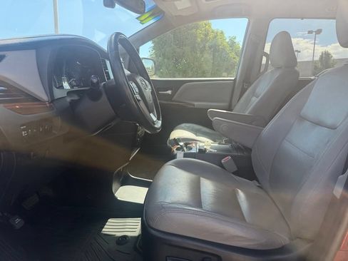 Used 2017 Toyota Sienna Limited AWD/4WD image 11