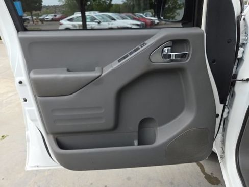 Used 2017 Nissan Frontier SV w/ SV Value Truck Package RWD image 14