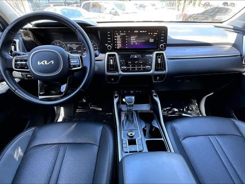 Used 2023 Kia Sorento EX w/ Panoramic Sunroof Package image 16