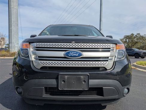 Used 2013 Ford Explorer XLT image 2