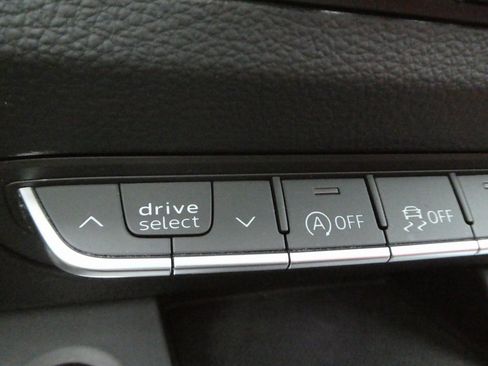 Used 2022 Audi SQ5 Prestige w/ Prestige Package image 14