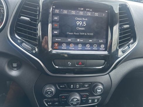 Used 2019 Jeep Cherokee Limited image 10