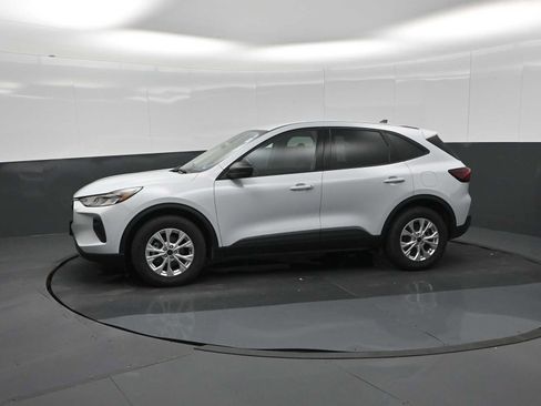 Certified 2025 Ford Escape Active w/ Cold Weather Package FWD image 4