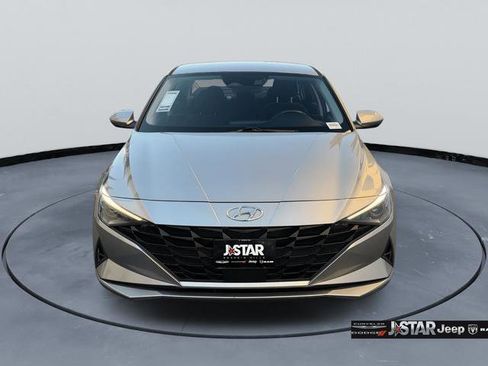 Used 2022 Hyundai Elantra SEL w/ Convenience Package image 2