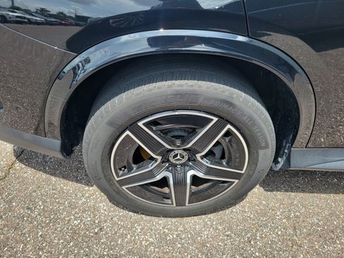 Used 2024 Mercedes-Benz GLC 300 4MATIC image 3