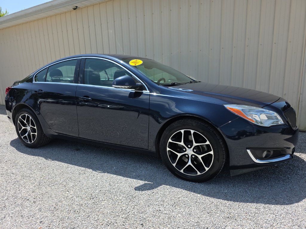 Used 2017 Buick Regal Sport Touring FWD image 4