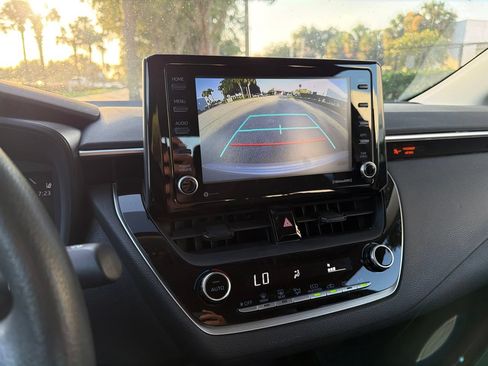 Used 2022 Toyota Corolla LE FWD image 8