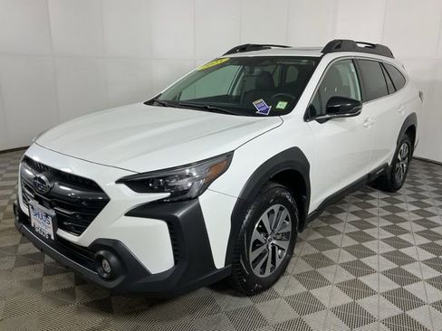 Used 2025 Subaru Outback Premium image 3
