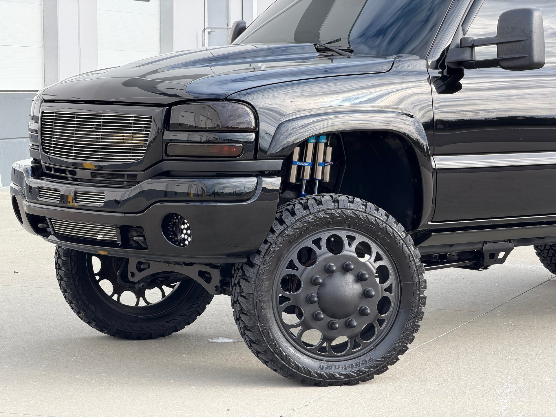 Used 2007 GMC Sierra 3500 SLT w/ Heavy-Duty Power Package AWD/4WD image 3