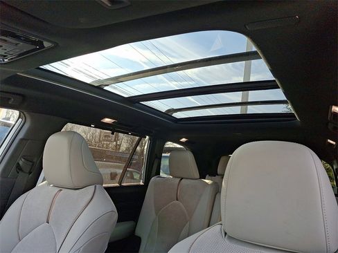 Used 2024 Toyota Grand Highlander MAX Platinum image 15