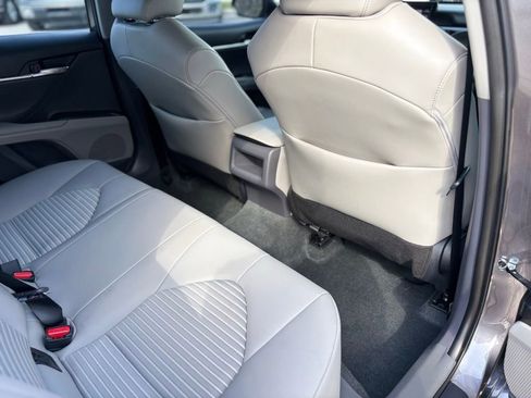 Used 2022 Toyota Camry SE image 17