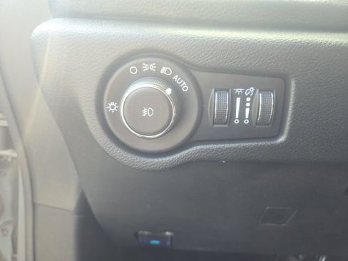 Used 2024 Chrysler Pacifica Limited FWD image 29