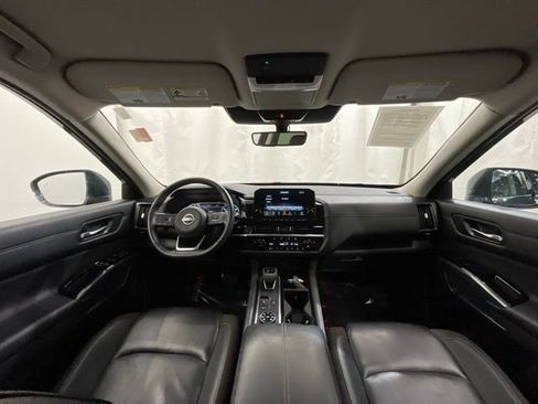 Used 2024 Nissan Pathfinder SL AWD/4WD image 16