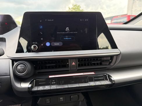 Used 2025 Toyota Prius LE FWD image 18