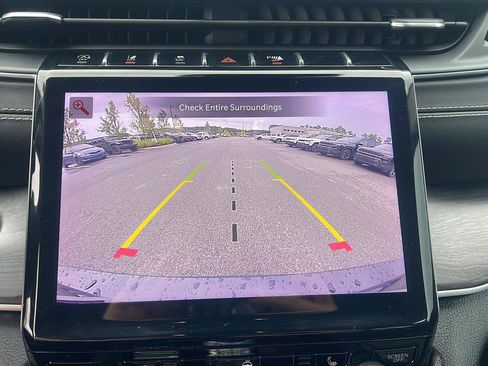 Used 2021 Jeep Grand Cherokee L Limited AWD/4WD image 24