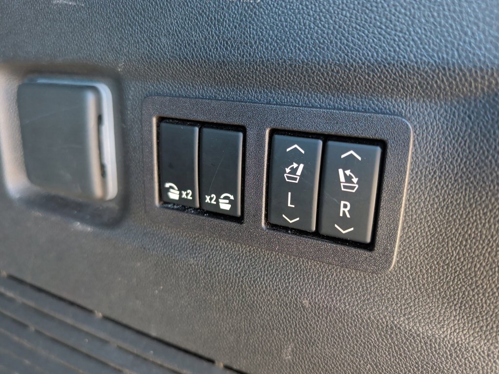 Used 2024 Chevrolet Suburban Premier RWD image 10