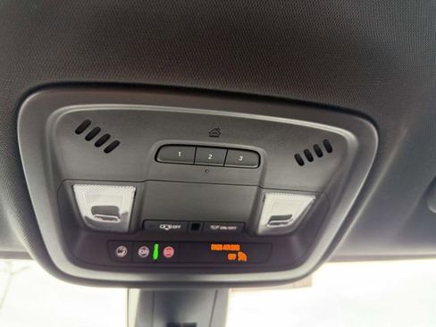 Certified 2023 Chevrolet Traverse LT image 31