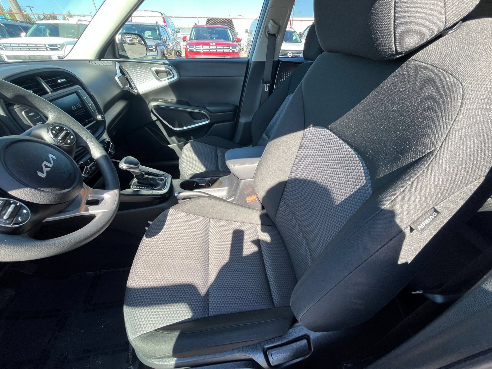 Used 2025 Kia Soul LX w/ LX Technology Package FWD image 26