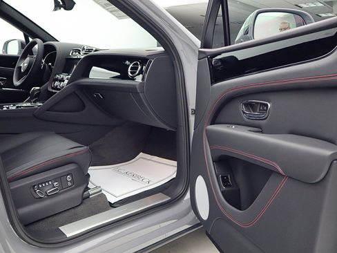 New 2025 Bentley Bentayga image 36