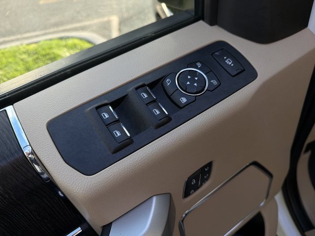 Used 2021 Ford F250 Lariat w/ Lariat Ultimate Package AWD/4WD image 16