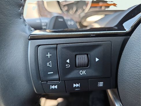Used 2025 Nissan Pathfinder SL AWD/4WD image 19