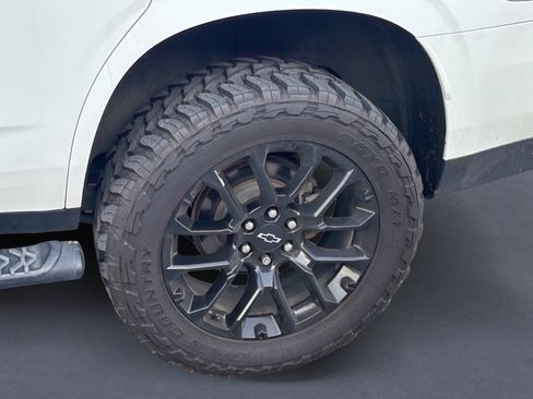 Used 2022 Chevrolet Tahoe Z71 w/ Luxury Package AWD/4WD image 5