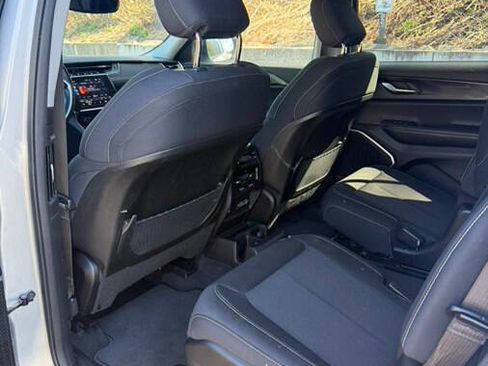 Used 2022 Jeep Grand Cherokee L Laredo w/ Luxury Tech Group I image 30