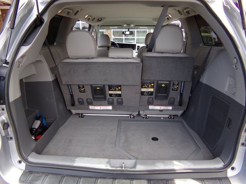 Used 2017 Toyota Sienna LE FWD image 26