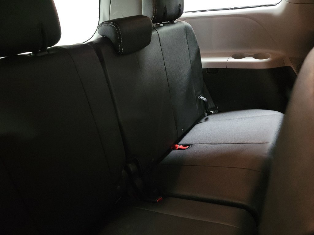 Used 2015 Toyota Sienna SE FWD image 32