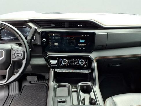 Used 2025 GMC Sierra 2500 AT4 AWD/4WD image 13