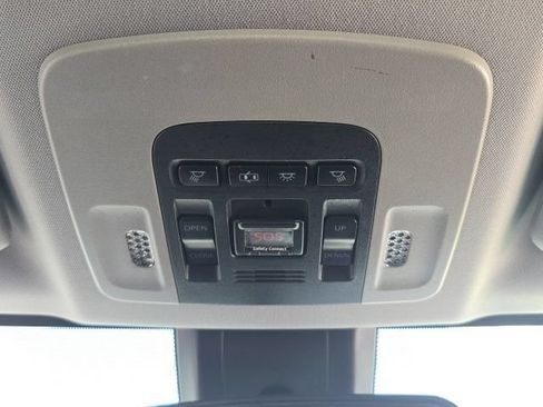 Used 2019 Toyota Camry SE FWD image 17