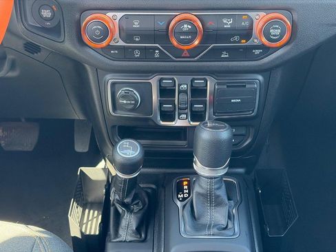 Used 2025 Jeep Gladiator Sport AWD/4WD image 15