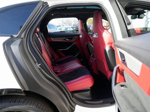 Used 2022 Jaguar F-PACE SVR image 37
