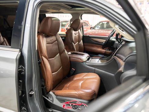 Used 2018 Cadillac Escalade ESV Premium Luxury image 17