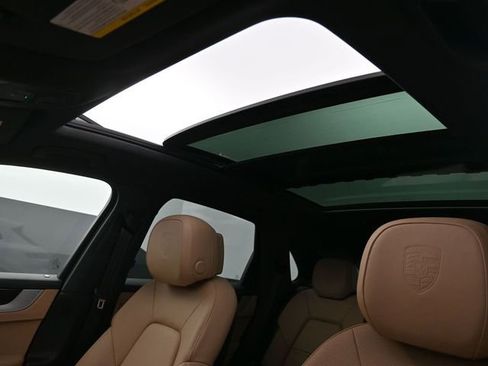 Certified 2025 Porsche Cayenne AWD/4WD image 15