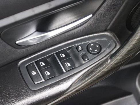 Used 2018 BMW 320i Sedan RWD image 9