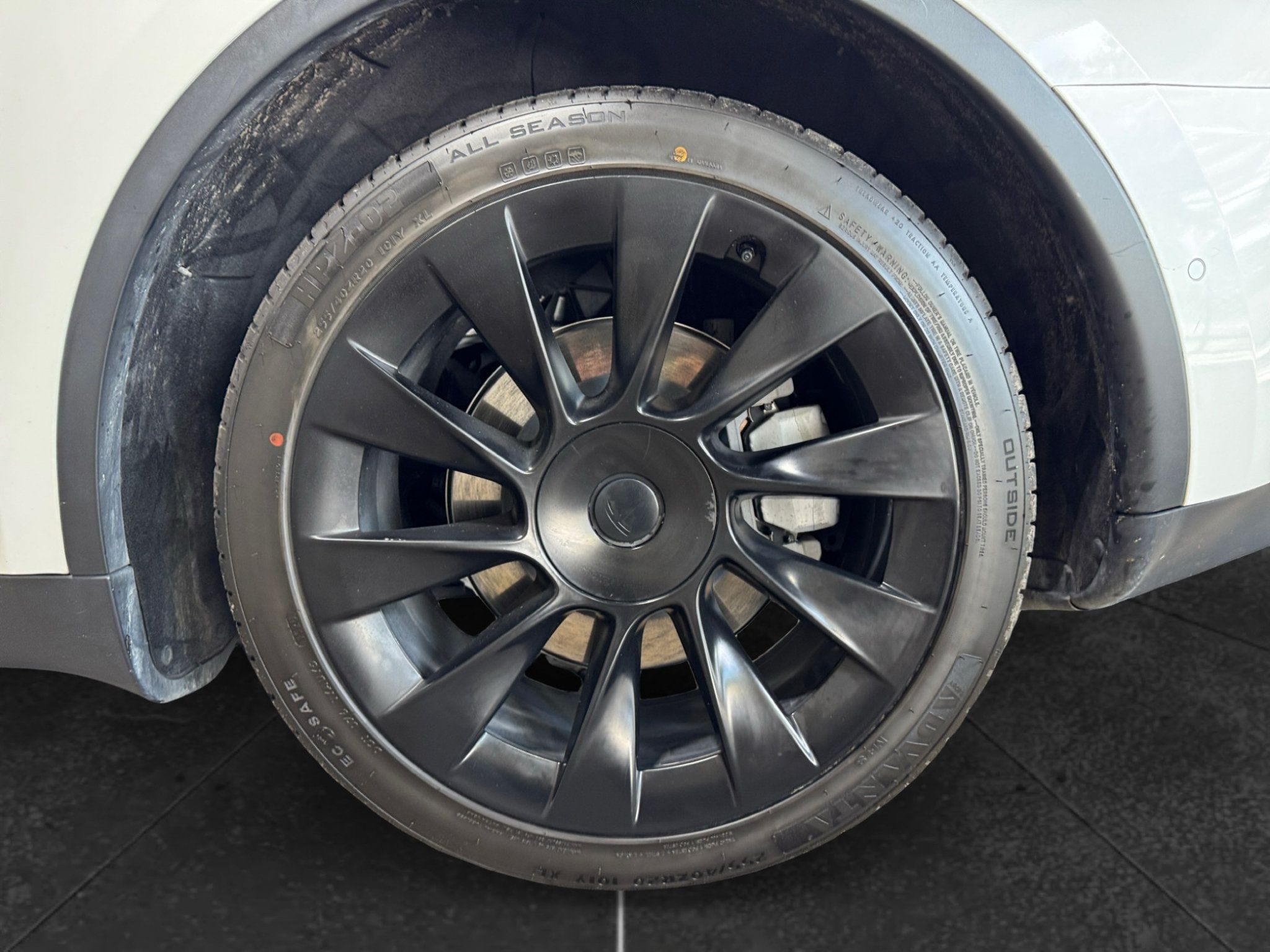 Used 2022 Tesla Model Y Long Range AWD/4WD image 33