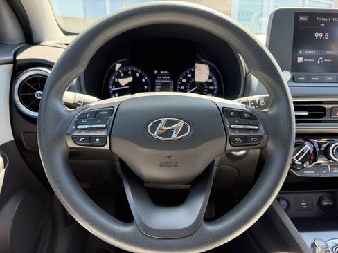 Used 2023 Hyundai Kona SEL FWD image 9