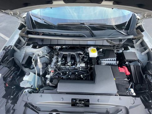 Used 2025 Nissan Pathfinder SV image 34