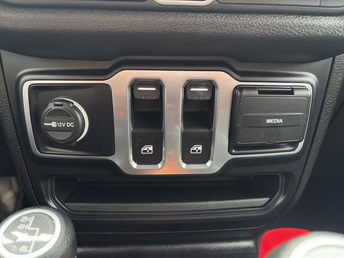 Used 2025 Jeep Wrangler Sport AWD/4WD image 20