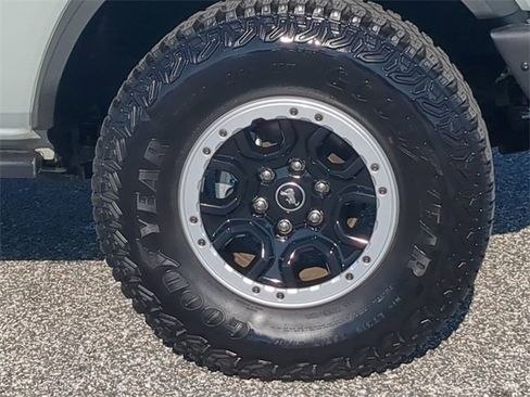 Used 2024 Ford Bronco Badlands image 11