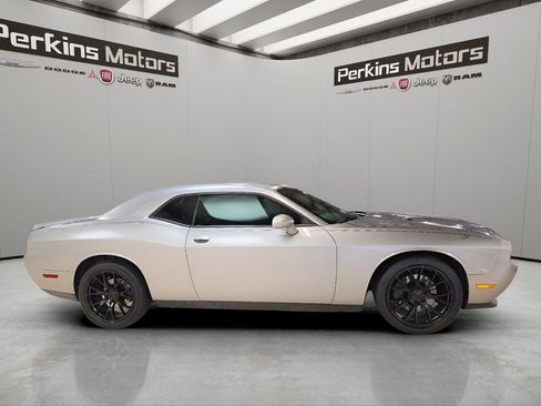 Used 2014 Dodge Challenger R/T RWD image 6
