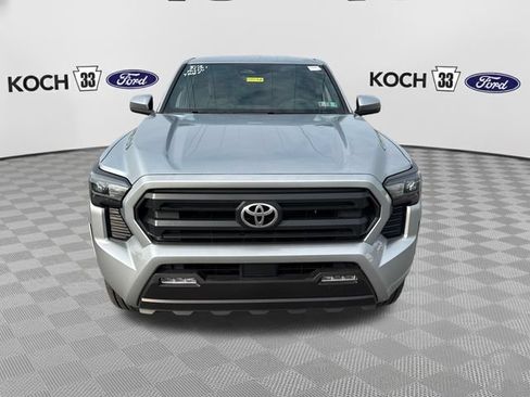 Used 2025 Toyota Tacoma SR5 AWD/4WD image 2